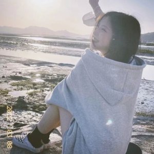 上课太硬女同桌帮我自慰
