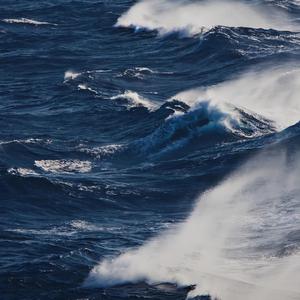 上课太硬女同桌帮我自慰
