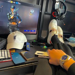 上课太硬女同桌帮我自慰
